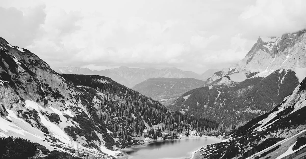 découvrez kagura bachi, un manga captivant mêlant action, aventure et pouvoirs surnaturels. suivez le parcours d’un jeune forgeron déterminé à venger son père à travers des combats épiques et un univers fantastique.