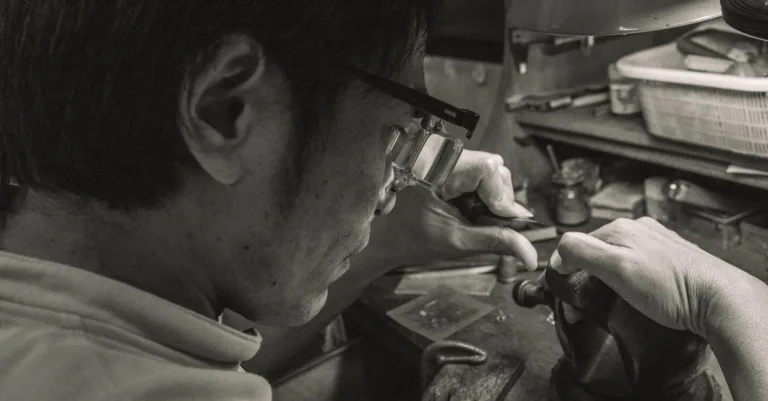 artisan de confiance spécialisé dans des travaux de qualité, alliant savoir-faire traditionnel et professionnalisme pour des réalisations durables.