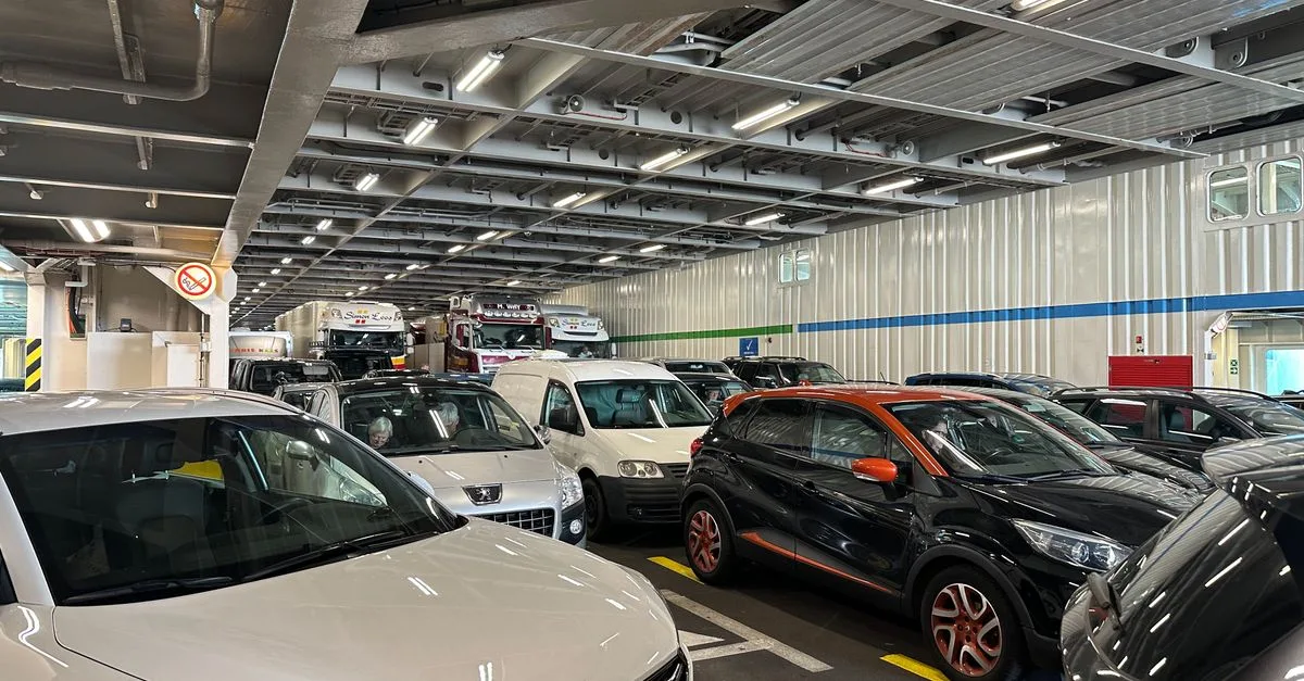 découvrez notre large sélection de véhicules adaptés à tous vos besoins, allant des voitures particulières aux utilitaires, pour une expérience de conduite optimale.