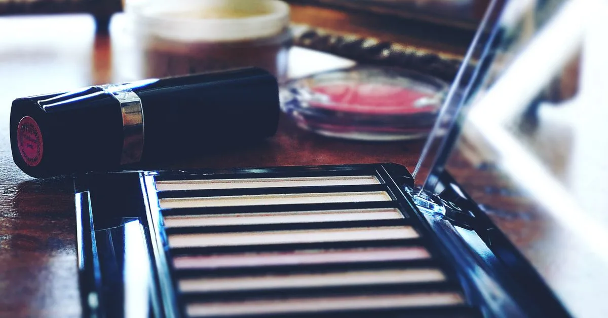 découvrez les meilleurs conseils mode et beauté pour sublimer votre style au quotidien. astuces tendance, soins essentiels et inspirations pour révéler votre éclat naturel.